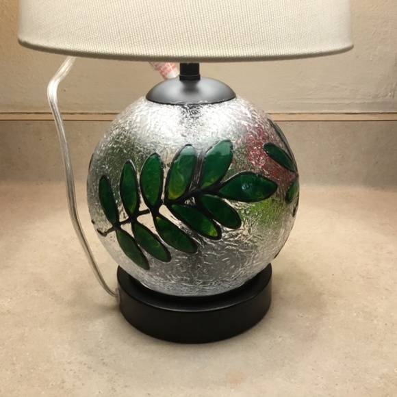 Rustic Cardinal Handcrafted painted stained glass accent lamp - Picture 6 of 6